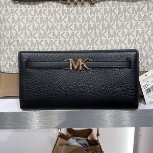MICHAEL KORSReed Large Pebbled Leather Snap WalletStyle# 35S3G6RE3LBlack NWT